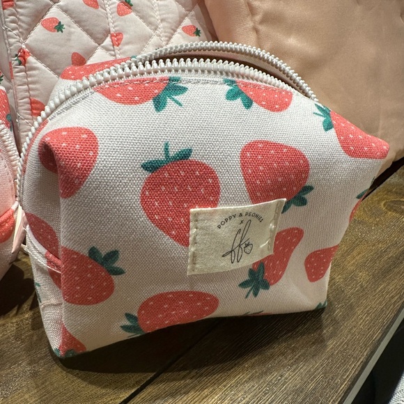 Poppy and Peonies On The Go Tote Mini Strawberry Print - Picture 3 of 10